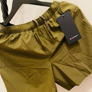 Brand: Lulu Lemon
Style: Lined Surge Short
Color: Olive Green
Inseam:6”
Size: M